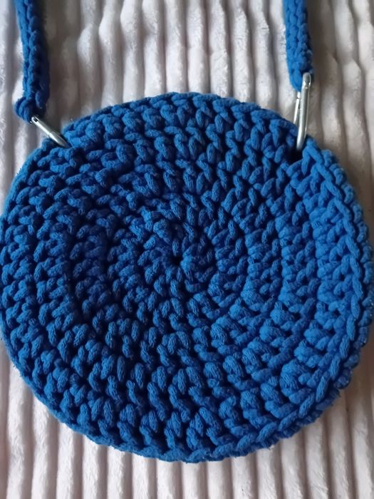 Torebka okrągła pleciona ze sznurka. Stan bardzo dobry.