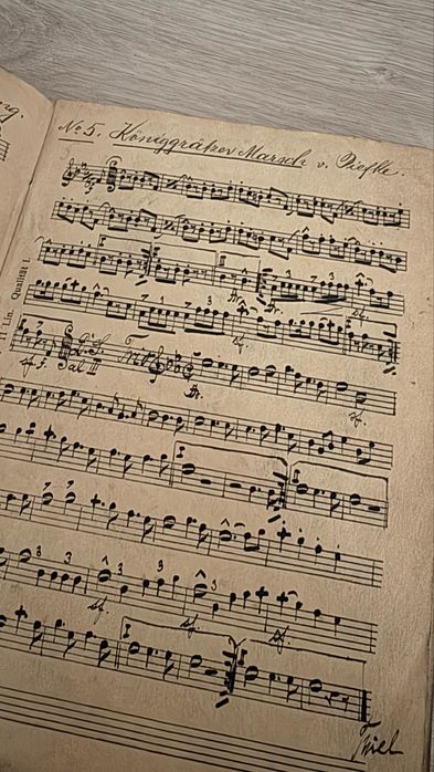 Zabytkowy zeszyt nutowy