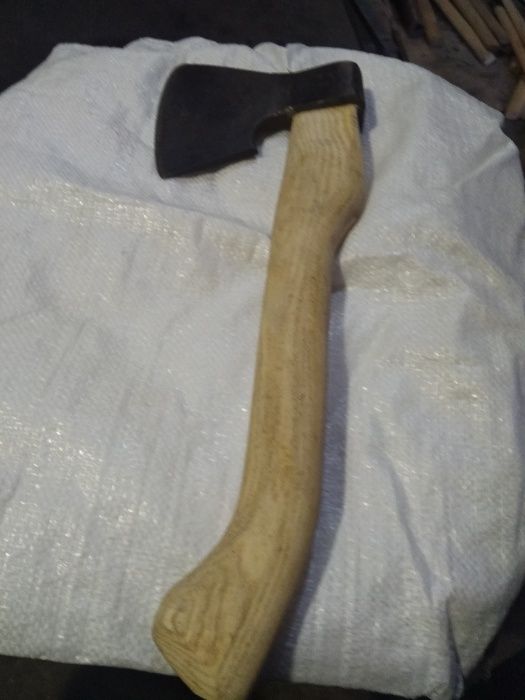 Мясной топор с ручкой.