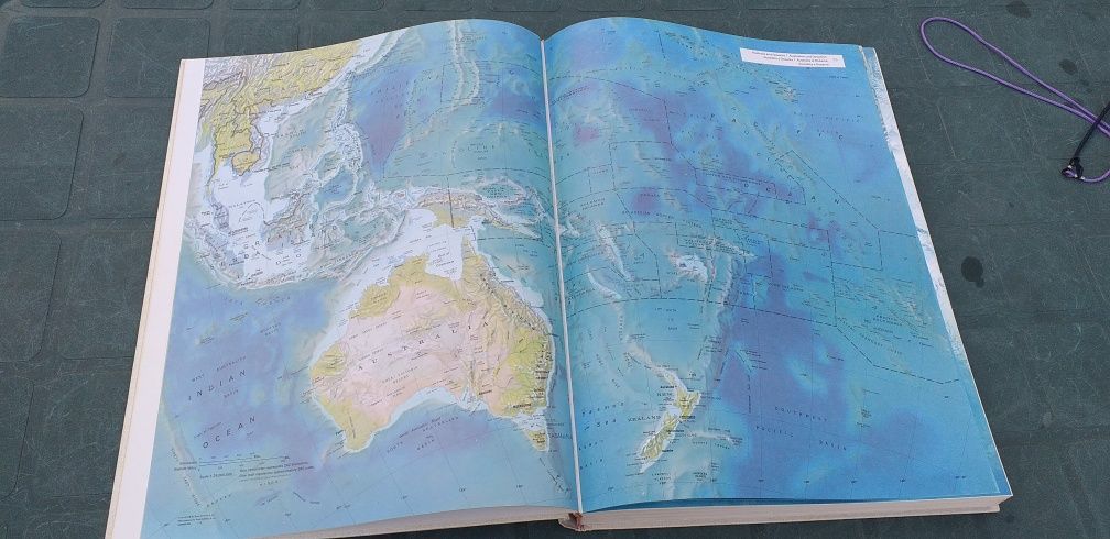 Atlas Universalis , Encyclopedia Universalis -France
