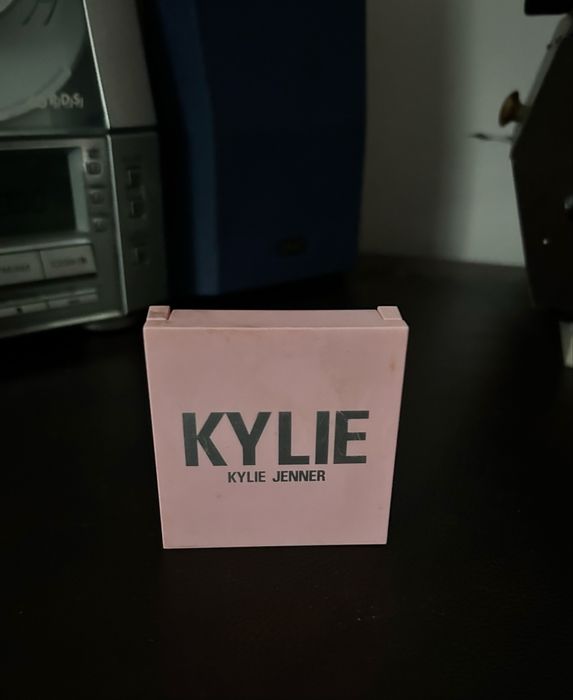 Rozświetlacz Kylie Jenner Kylighter