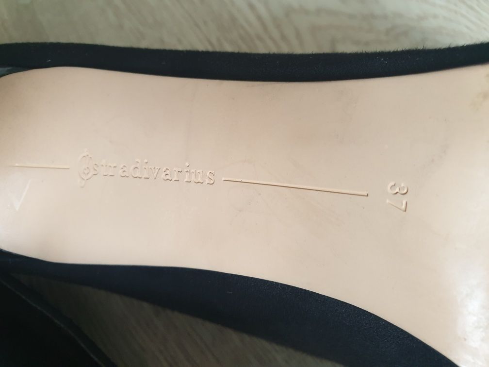 Buty na obcasie, Szpilki czarne Stradivarius, eko zamsz, 37