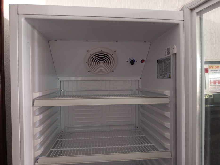 Vendo arca frigorífica vertical (semi-novo)