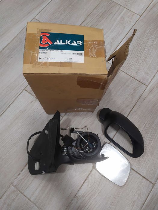 Продам правое зеркало Skoda Octavia (1996-2004 г.в.)