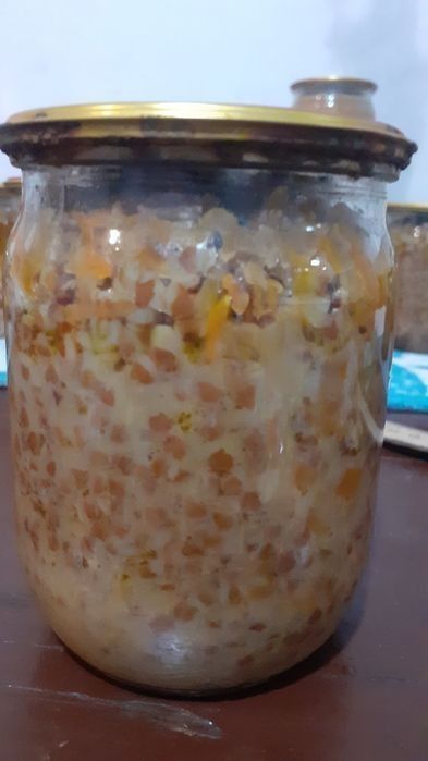 Консервы для животных(мясо, почки, вымя, желудки, шеи, паштет) каши.