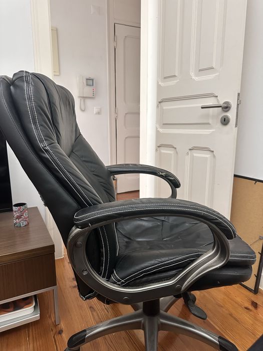 Cadeira Escritorio confortavel semi nova