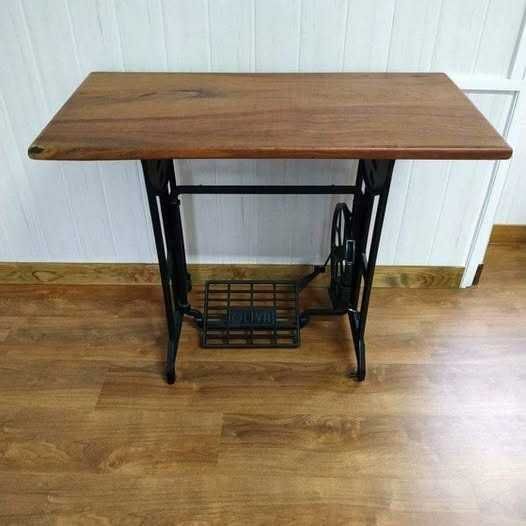 Mesa feita com máquina de costura Oliva (nova)