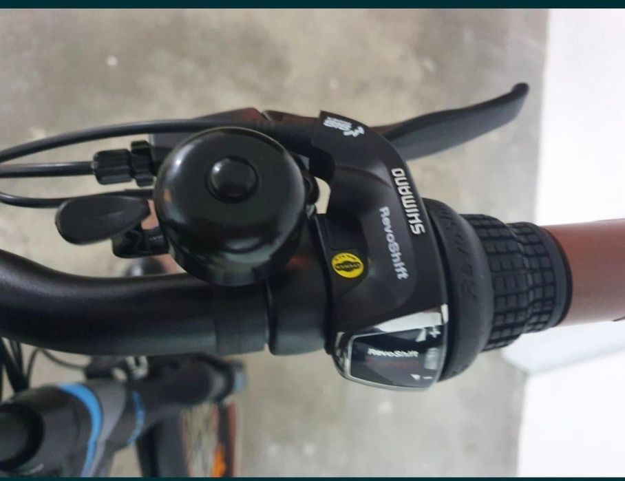 Bicicleta elétrica preta