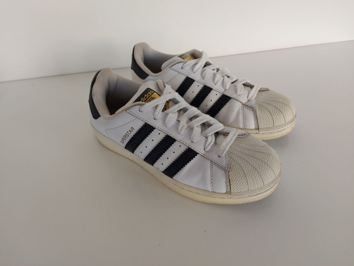 Buty Adidas Superstar w rozmiarze 40