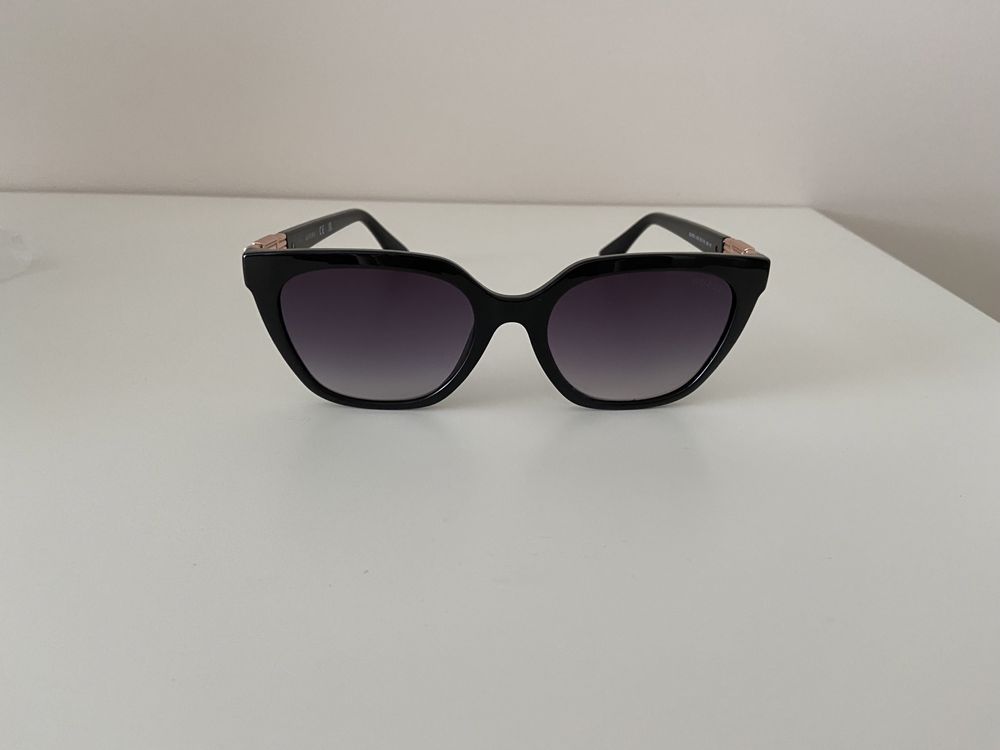 Нові сонцезахисні окуляри Guess