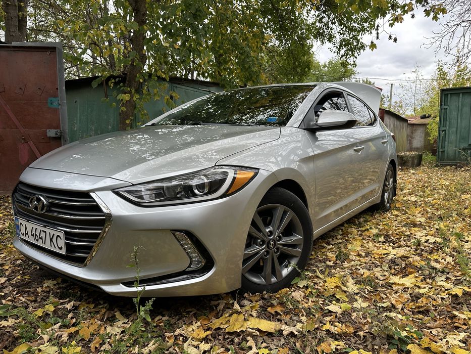Автомобіль Hyndai Elantra 2016 року