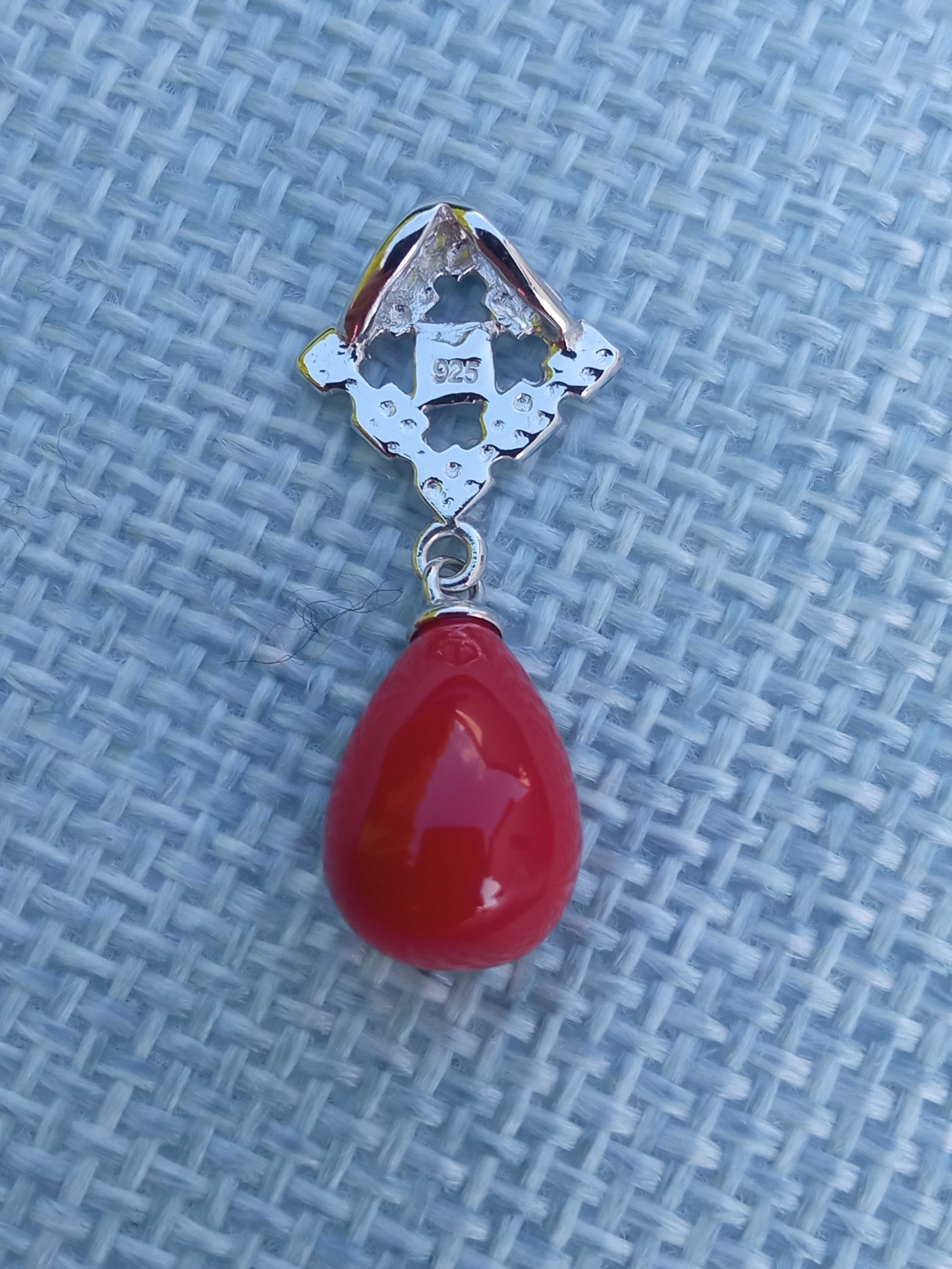 Srebrna zawieszka z koralem Sterling Silver 925 1,22 g Wisiorek