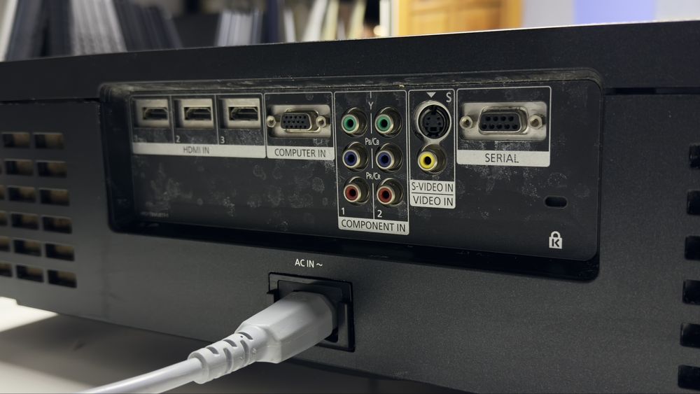 Кіно-проектор Panasonic PT-AE3000E
