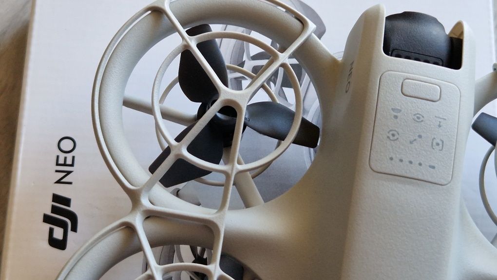 DJI Neo,  Dron w stanie idealnym