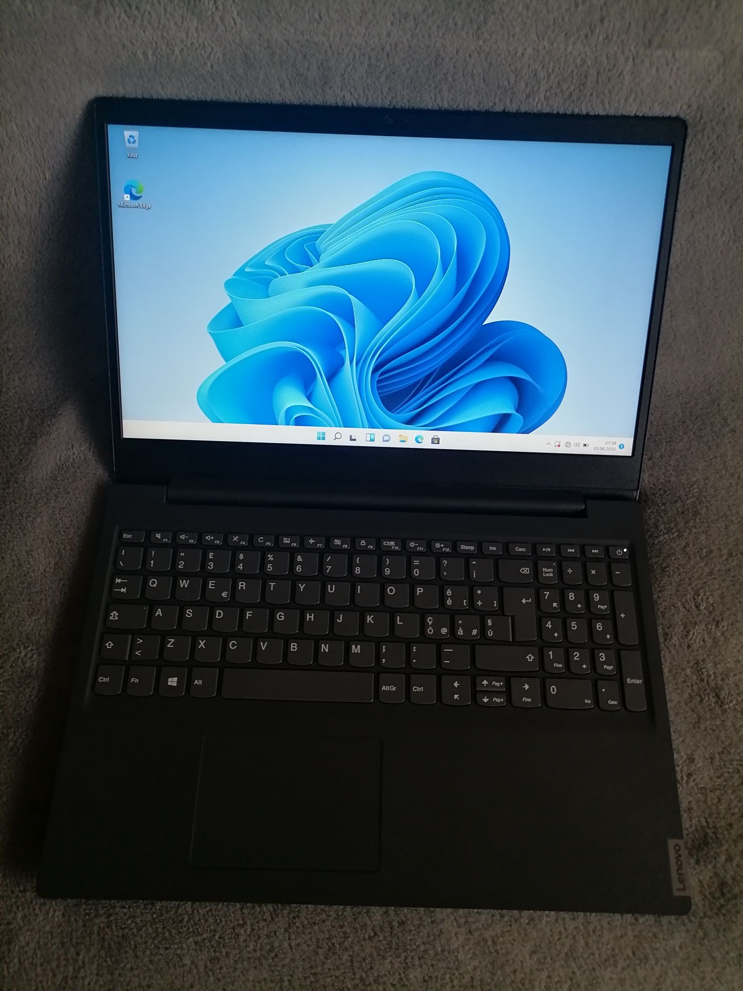 Nowy Lenovo V15-ADA WIN 11 8GB 756GB SSD Radeon ideał 15.6''  usb  hdm