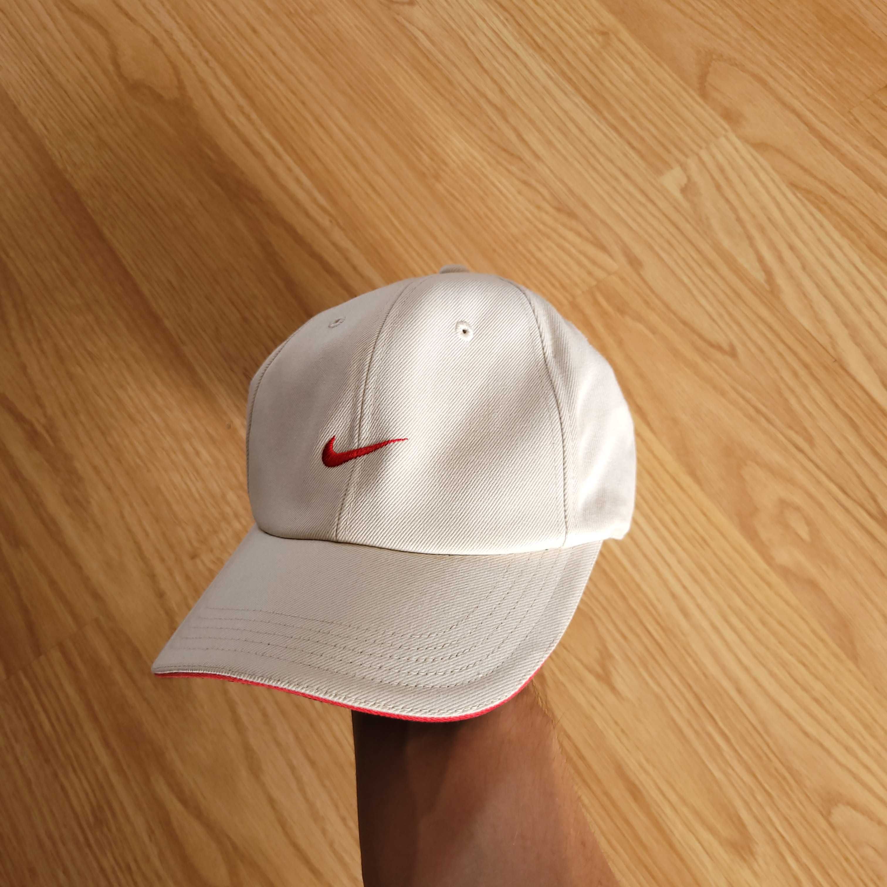 Czapka Nike 90's center swoosh vintage kremowa
