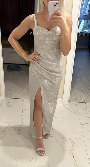 Srebrna długa sukienka