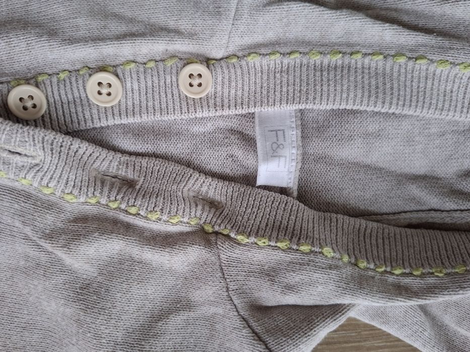 Sweter beżowy z kapturem 68