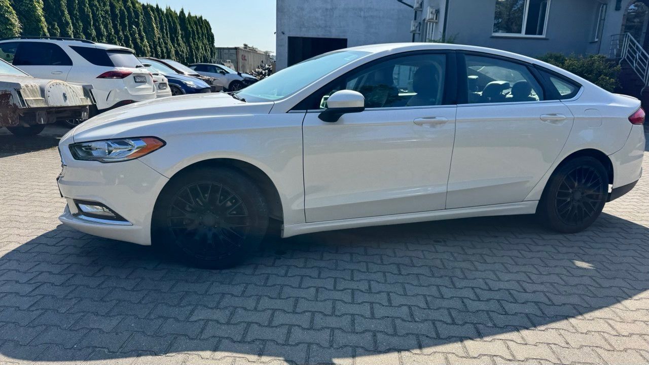 Ford Fusion 2.0 Hybrid SE z 2017 roku