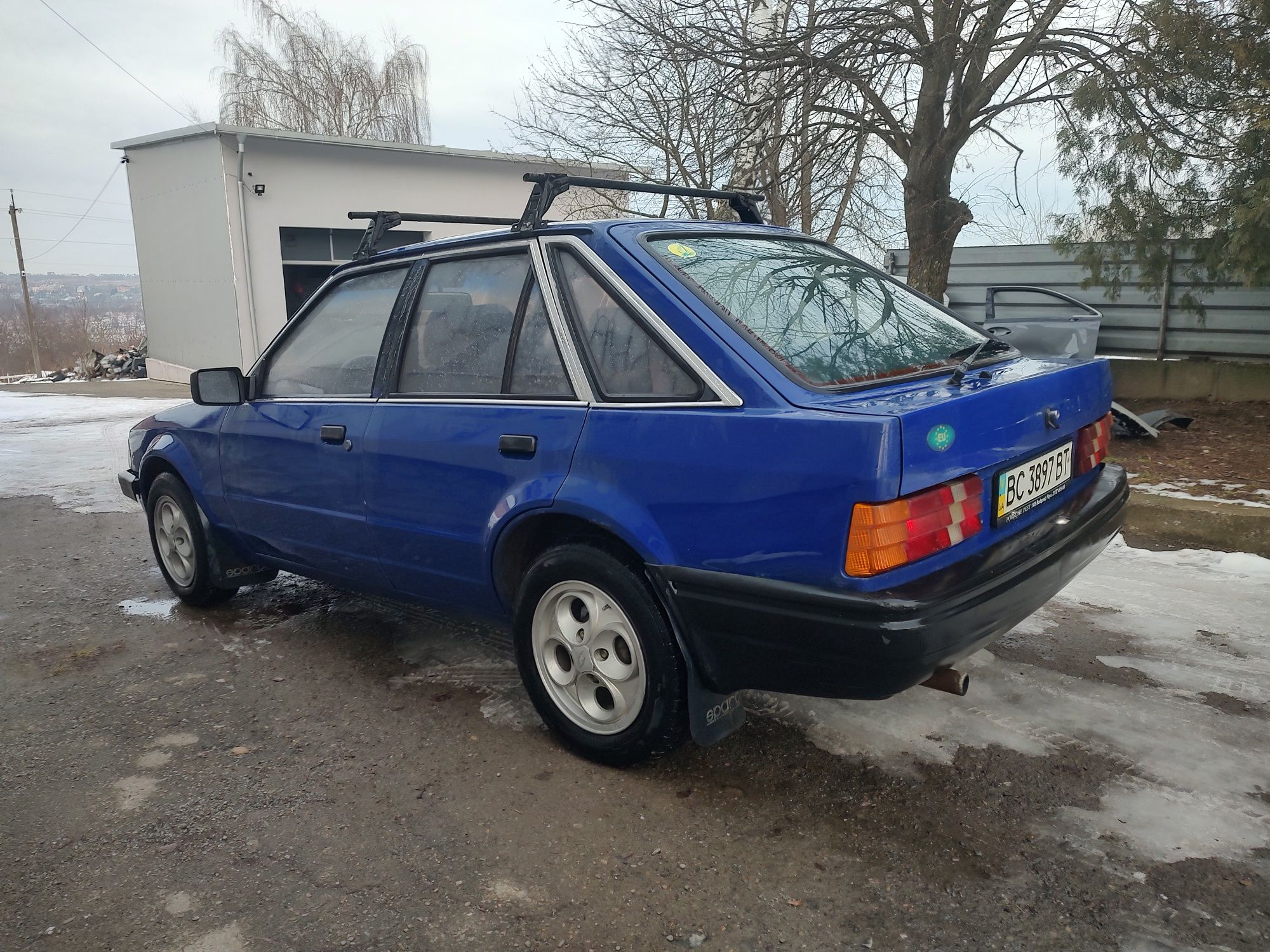 Ford escort 1,1 хороший стан один власник 20 років диски з XR