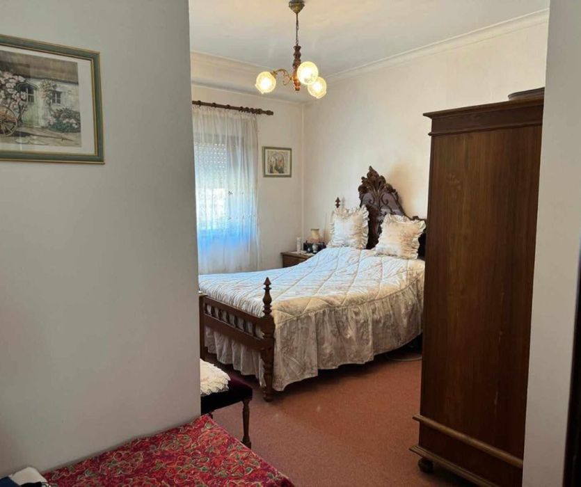Vendo varios moveis antigos - Cama l roupeiros l moveis sala