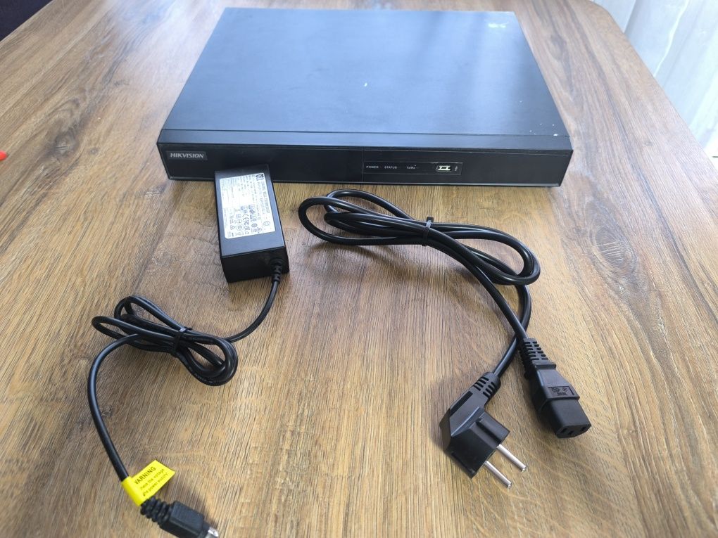 Відеореєстратор Hikvision DS-7216HQHI-F2/N
