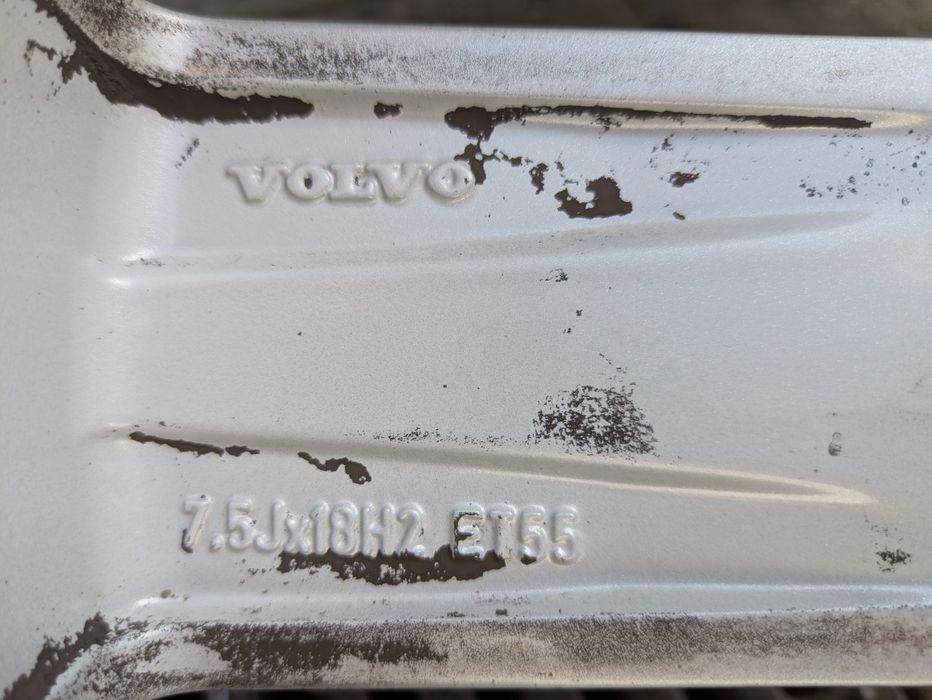 Koła na felgach aluminiowych Volvo XC60 XC70  5x108 ET55  18"
