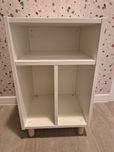 Stolik nocny regał nakastlik Ikea SMUSSLA