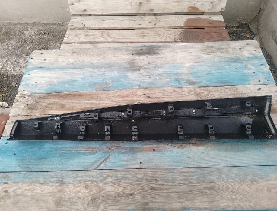 Накладки передні праві двері Nissan Rogue 2021-2024 t33