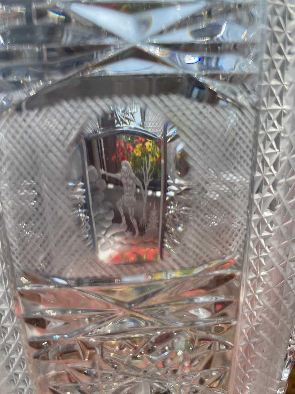 Kryształ , wazon z wygrawerownym Wyrwidebem z huty Wioletta.