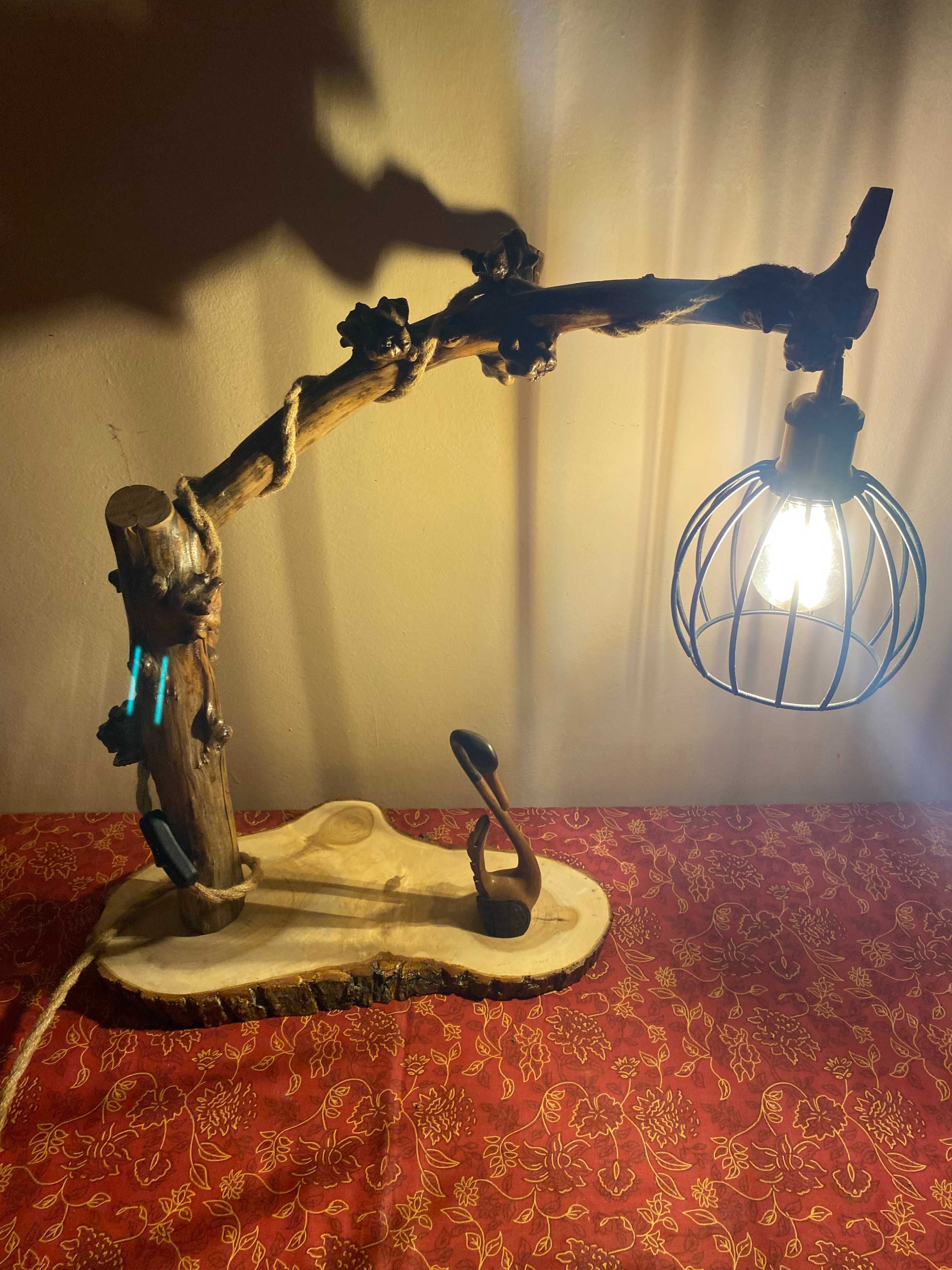 Lampka nocna rustykalna z drewna starych jabłoni pleciony przewód