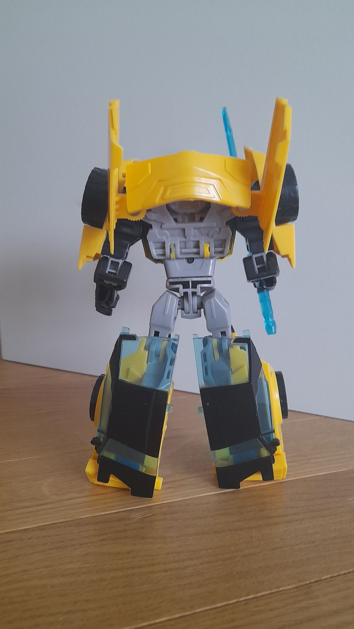 Bumblebee z Transformersów

Jego imię