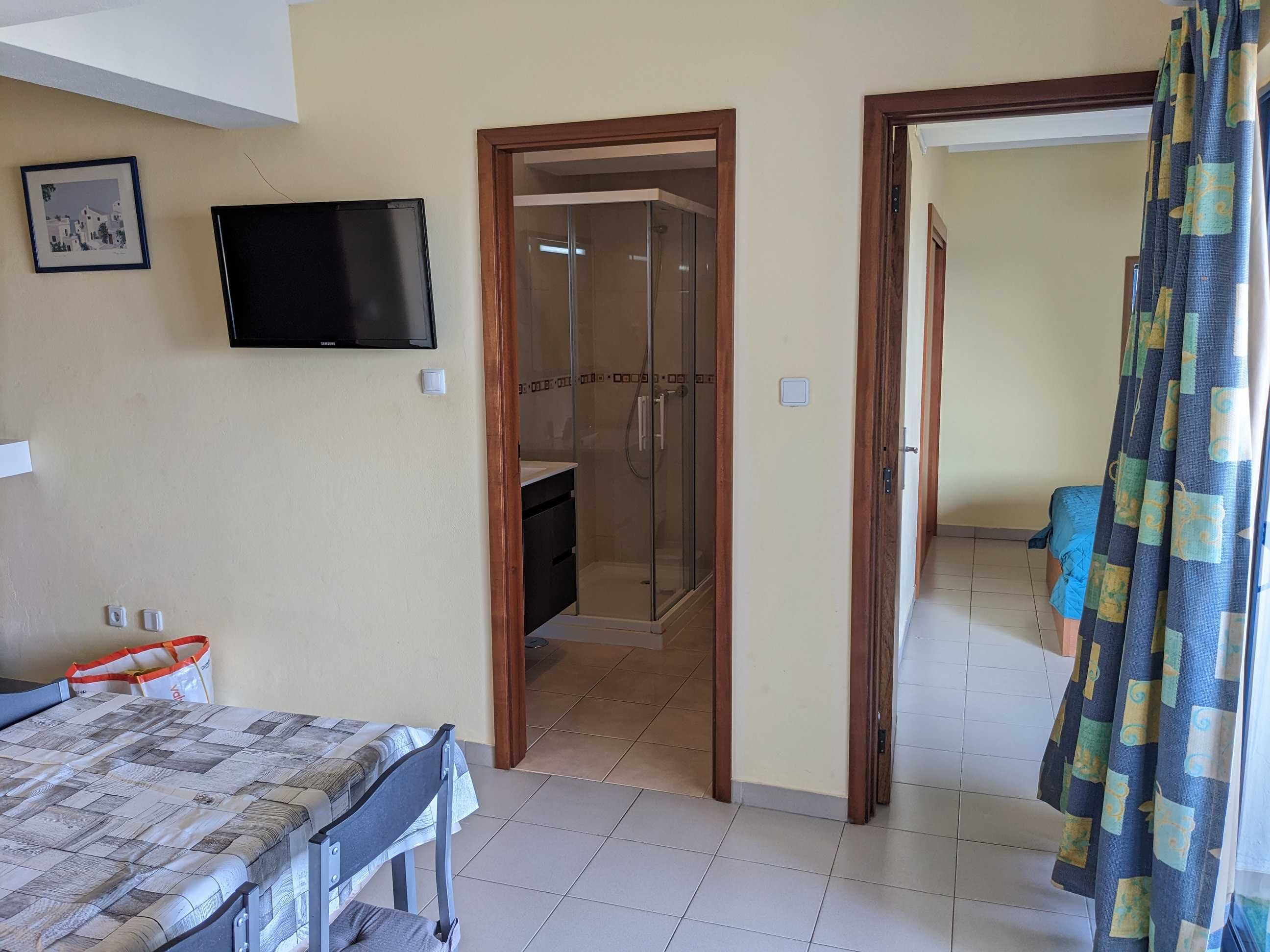 Alugo para férias apartamento T2 na praia da rocha, Portimão