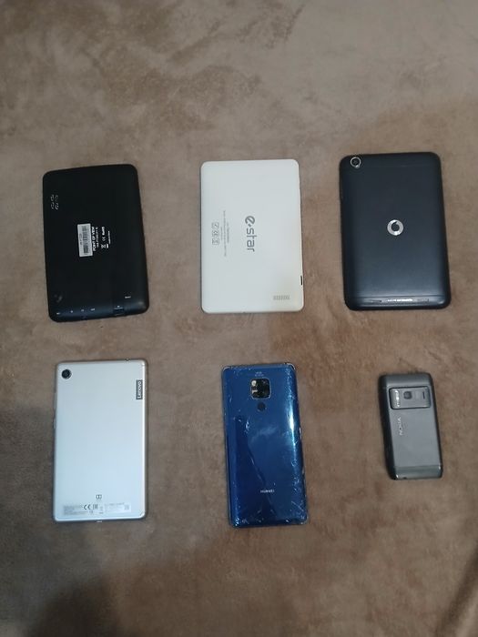 > Lote de telemóveis e tablets antigos para peças – Huawei, Nokia, Len
