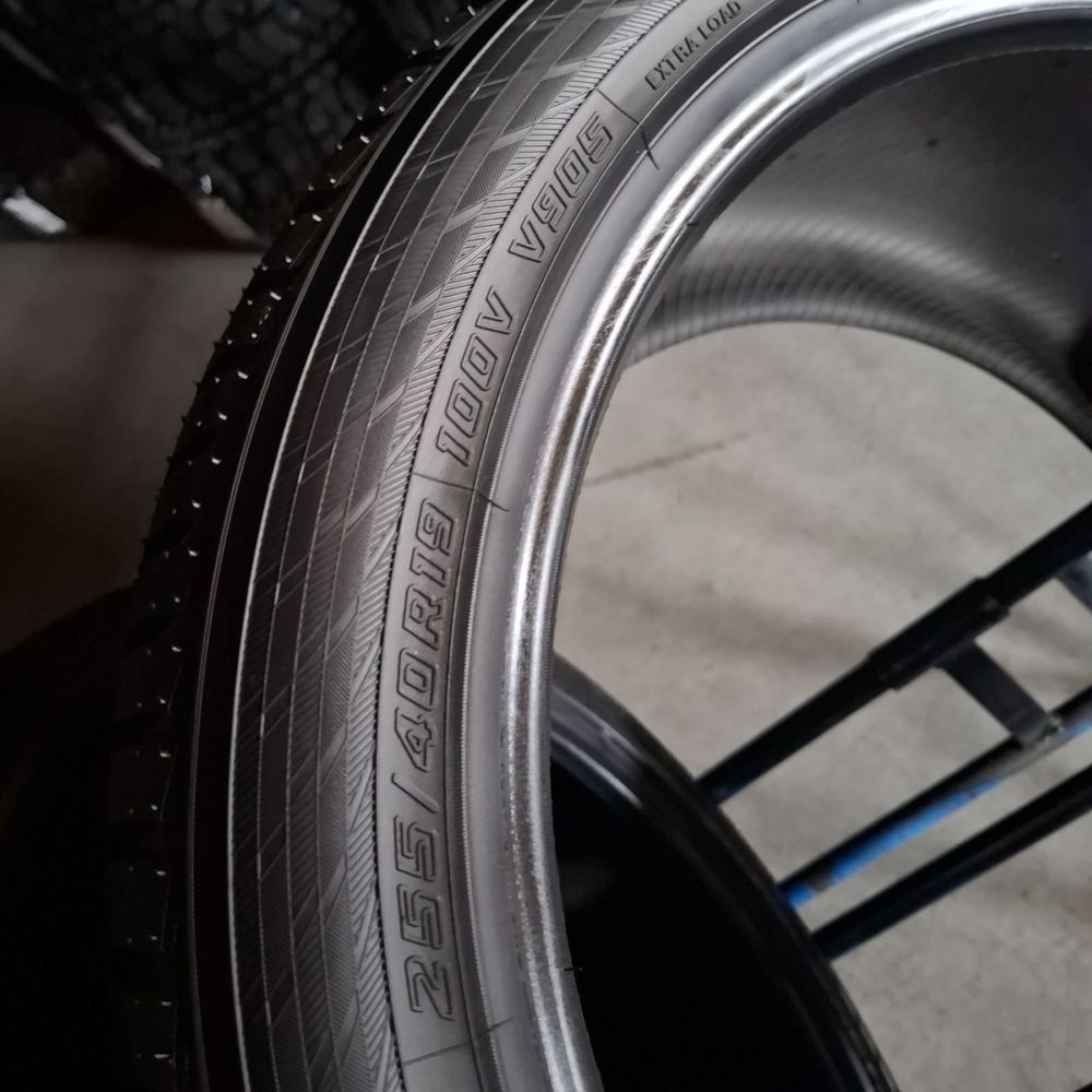 255/40/19 R19 Yokohama BluEarth V905 4шт нові зима