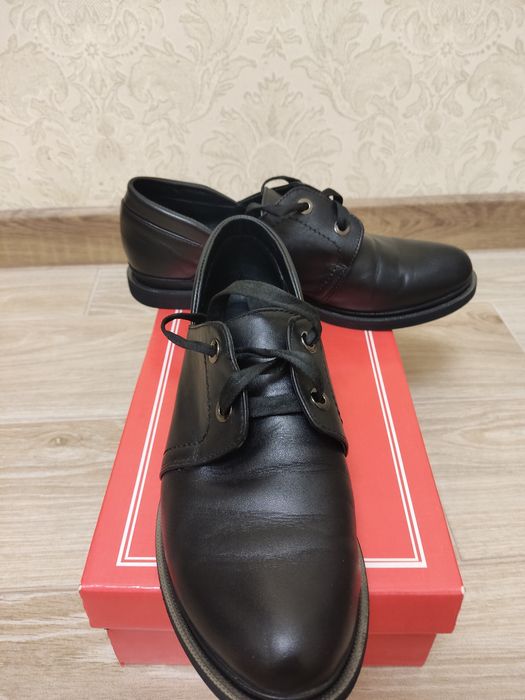 Чорні шкіряні туфлі, нові, стильні та зручні!