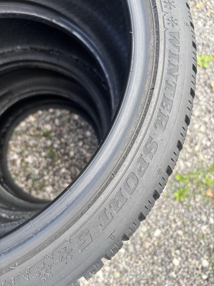 Komplet opon zimowych 225/40 R18 Dunlop