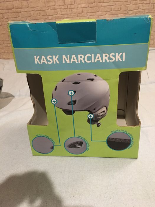 Kask narciarski narty zima dla dziecka dziecko ferie stok śnieg zjazd