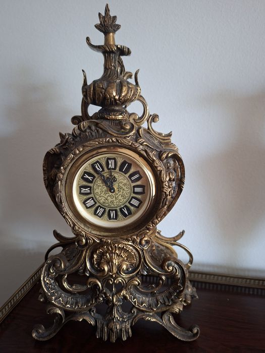 Antiguidade Relógio de bronze e ferro fundido antigo