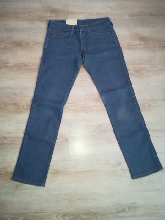 Sprzedam damskie spodnie WRANGLER LIA rozm. 28/32. Okazja !!!