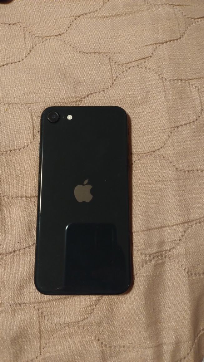 iPhone SE2020 64GB - mały defekt