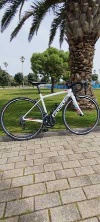 Bicicleta estrada Focus Izalco Race carbono