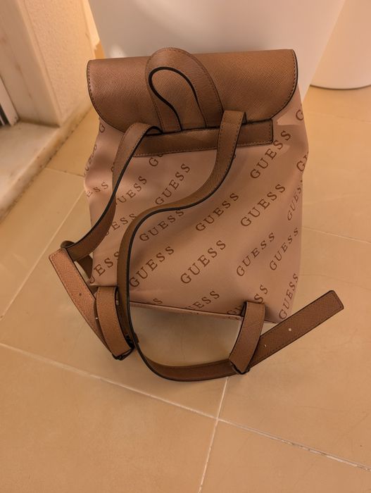 Mochila Feminina Guess