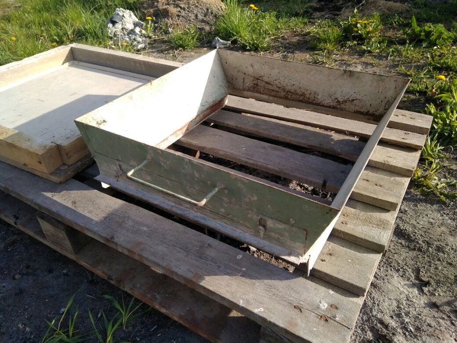 Pojemnik do zaprawy firmy Heluz 44 cm