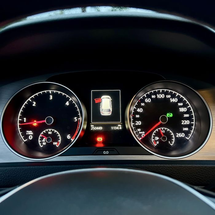 2015 VW Golf 1.6 TDi DSG Desde 129€ mês