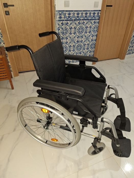 Cadeira de rodas com almofada