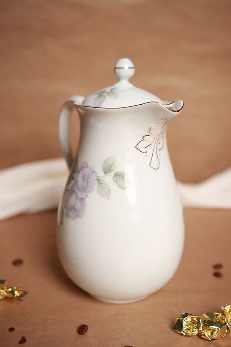 Dzbanek z białej porcelany KPM Wałbrzych