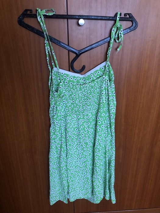 Vestido curto com decote