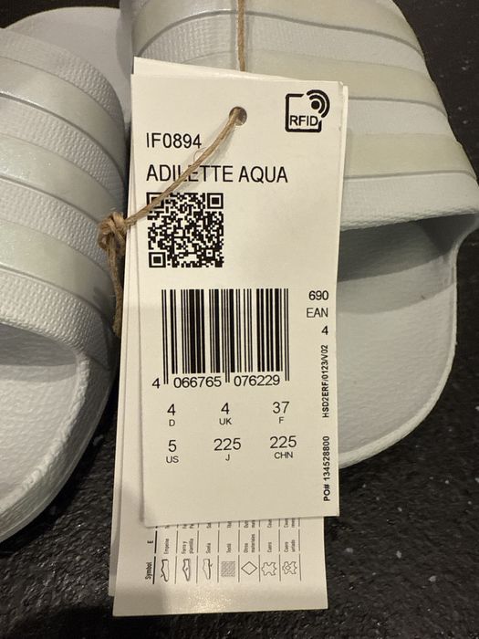 Шльопки adidas ніжно голубі