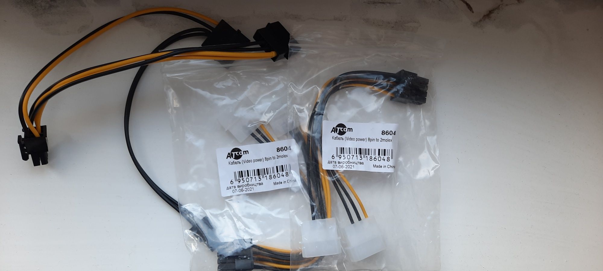 Кабелі 8 pin to 2 molex (1шт в наявності)